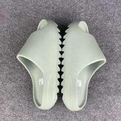 Yeezy Slides 'Salt'